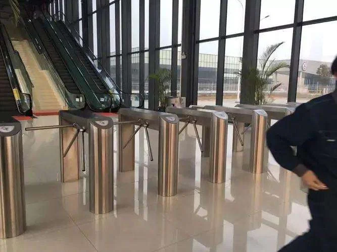 Mastering the Use of KARSUN Turnstiles for Smooth Access Control | KARSUN the JS-SGZ002 – Semi-Automatic Turnstile Tripod Gate