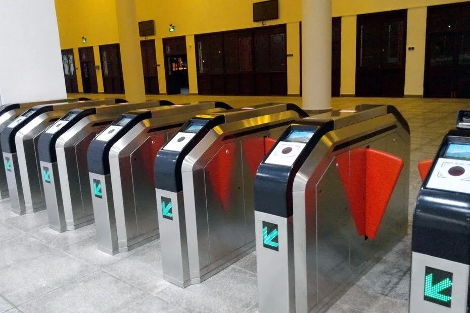 How Security Turnstiles Enhance Controlled Access in Modern Facilities